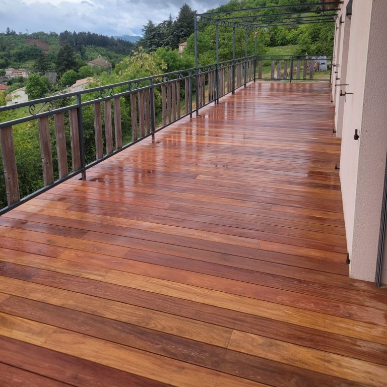 Terrasse bois exotique à Chalencon