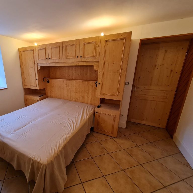 Meuble tête de lit et porte en 3 plis Epicéa